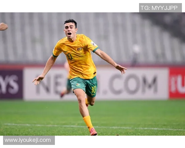 左后卫位置上的足球巨星们如何改变比赛格局与战术思维